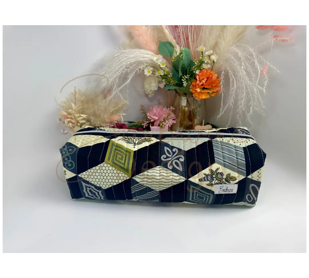 Tumbling Blocks Quilted Hair Tools Pouch Barb Wire Designs