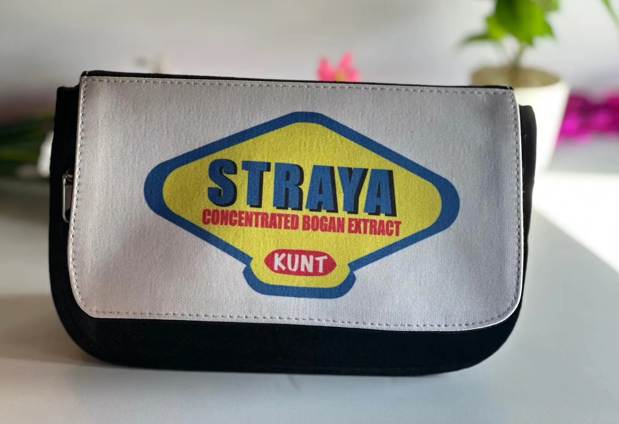 Straya pouch front view