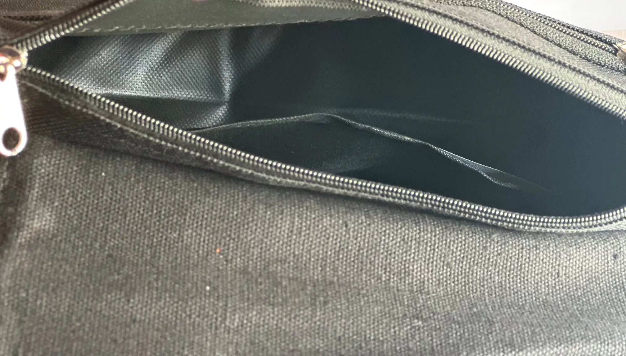 Staya POuch inner view