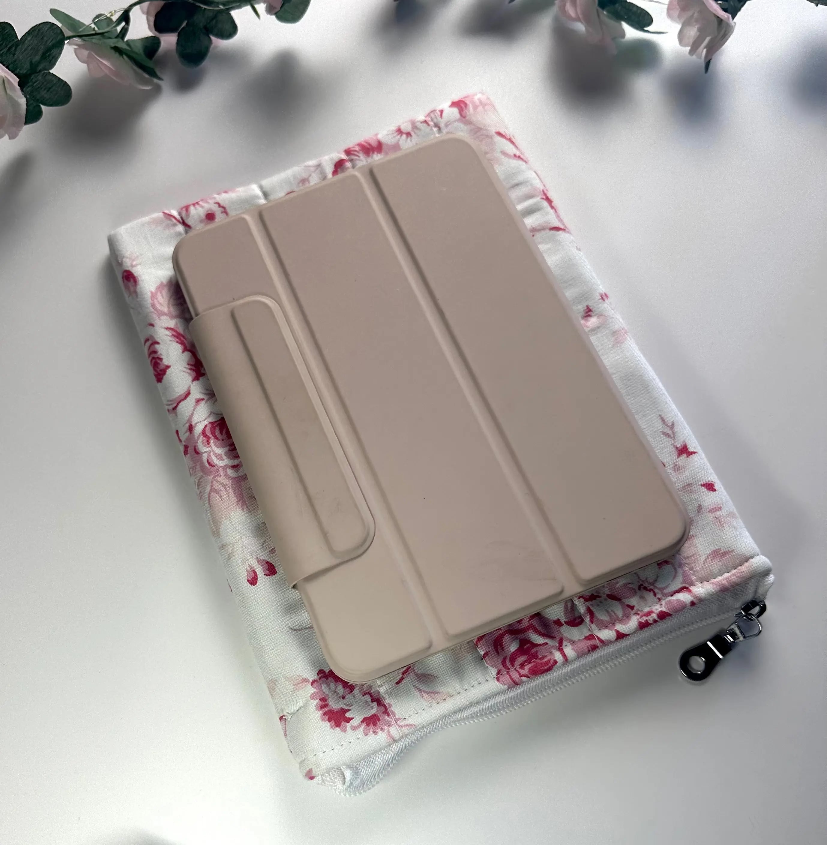 Annabelle Zippered ipad Quilted sleeve Barb Wire Designs