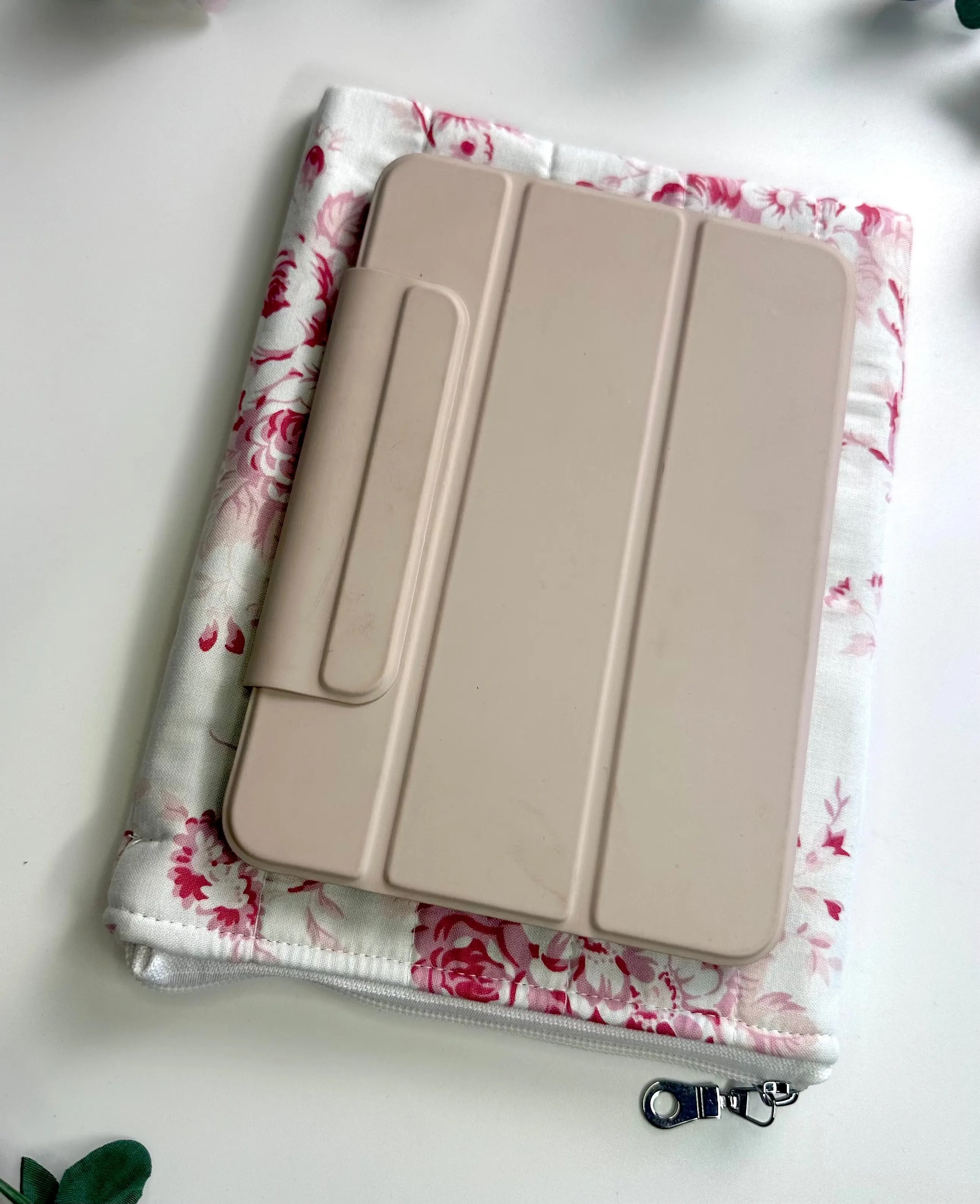 Annabelle Zippered ipad Quilted sleeve Barb Wire Designs