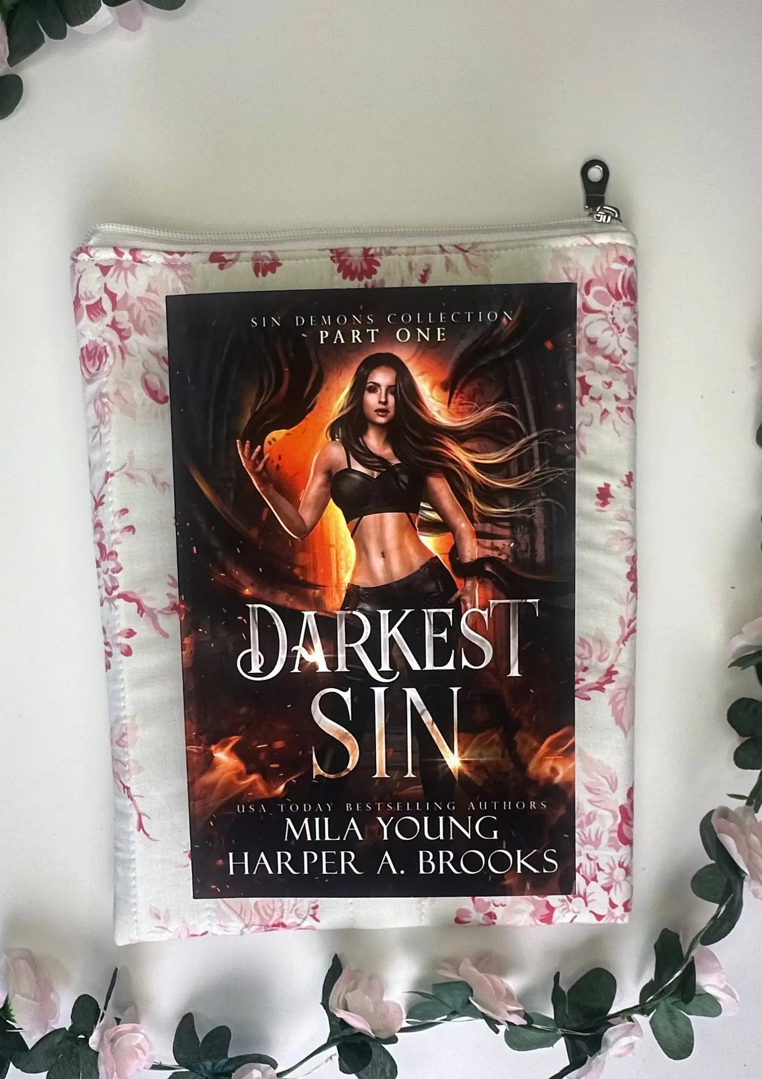 Annabelle Zippered ipad Quilted sleeve Barb Wire Designs