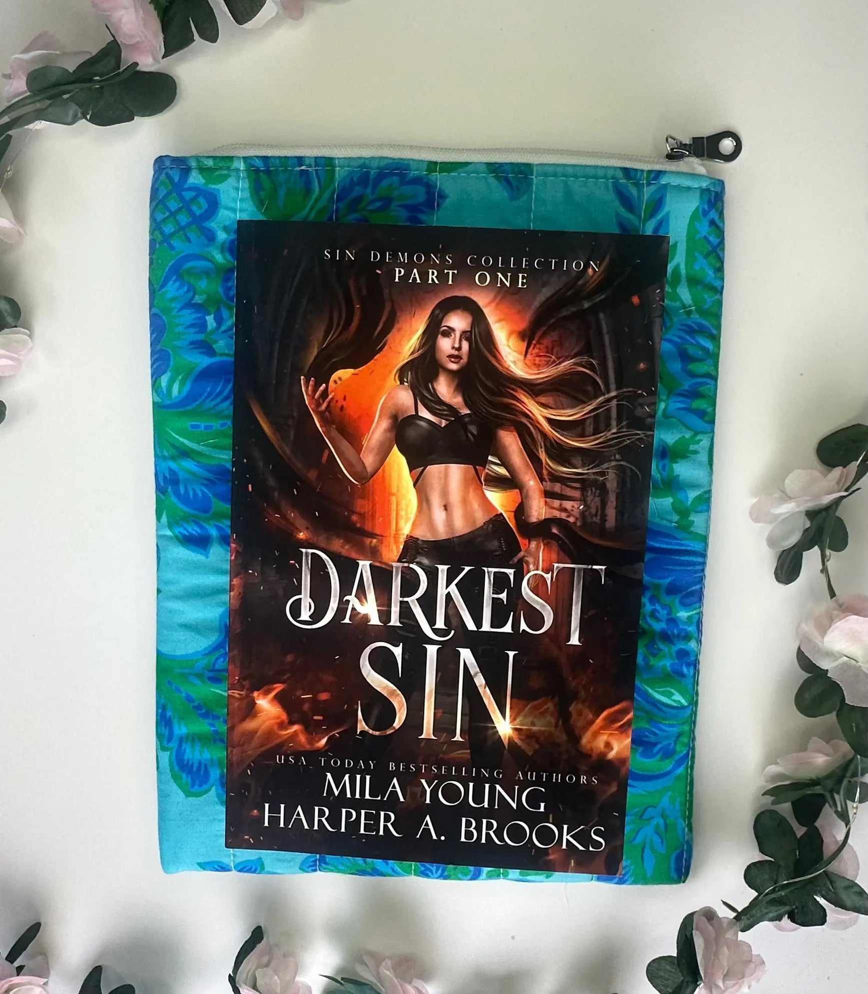 Sarah Zippered ipad Quilted sleeve Barb Wire Designs