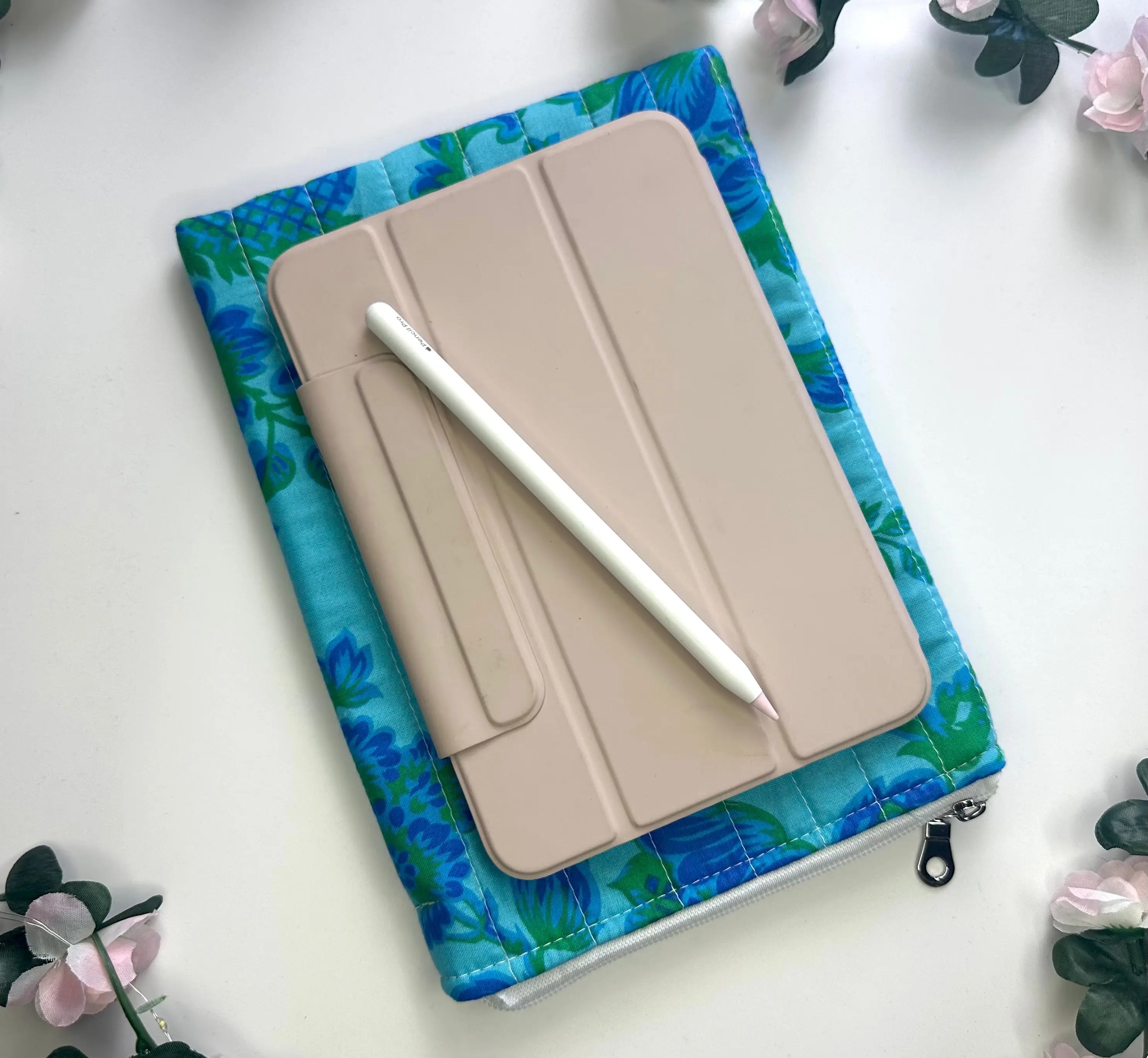 Sarah Zippered ipad Quilted sleeve Barb Wire Designs