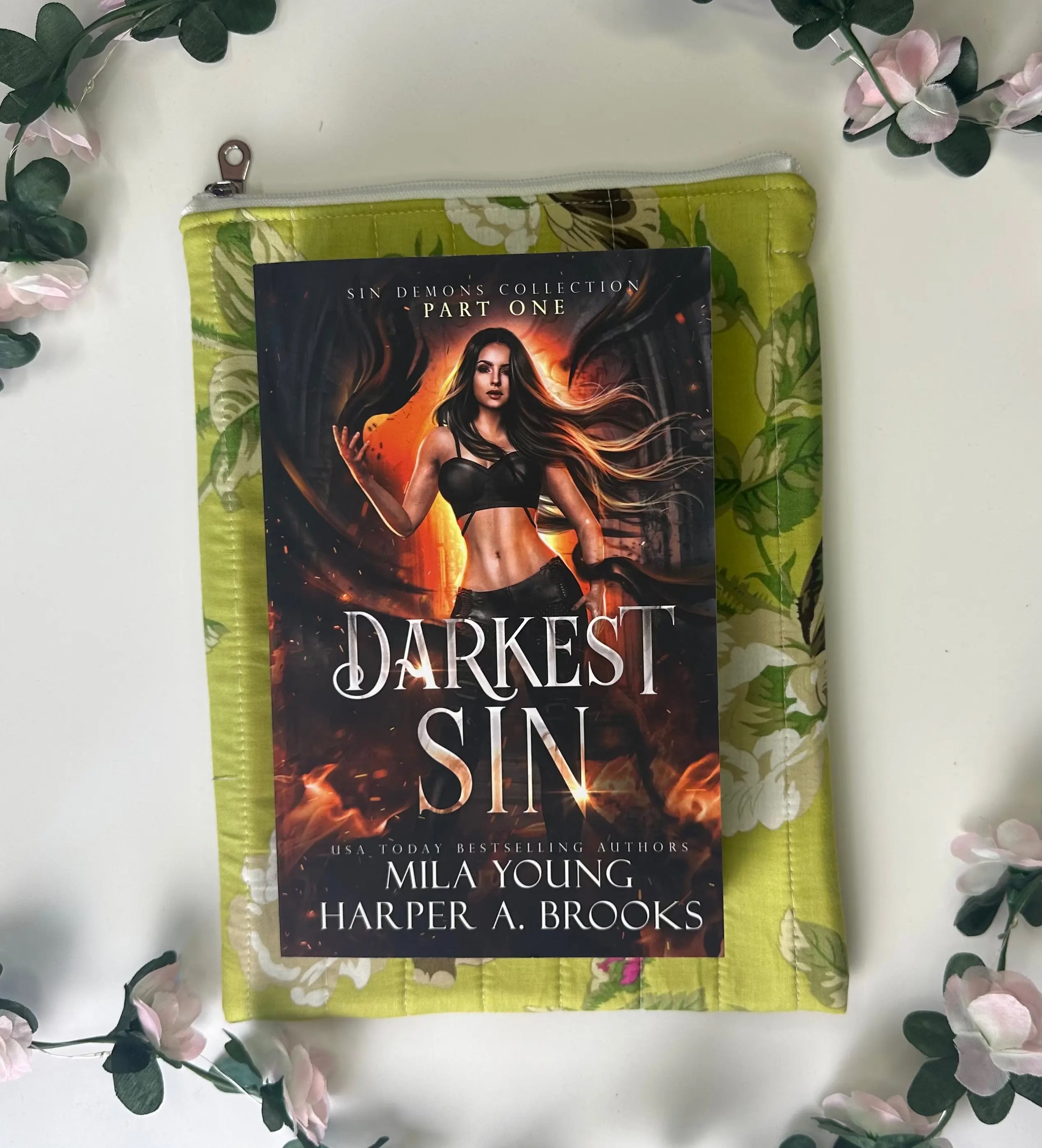 Wendy Zippered Quilted ipad sleeve Barb Wire Designs