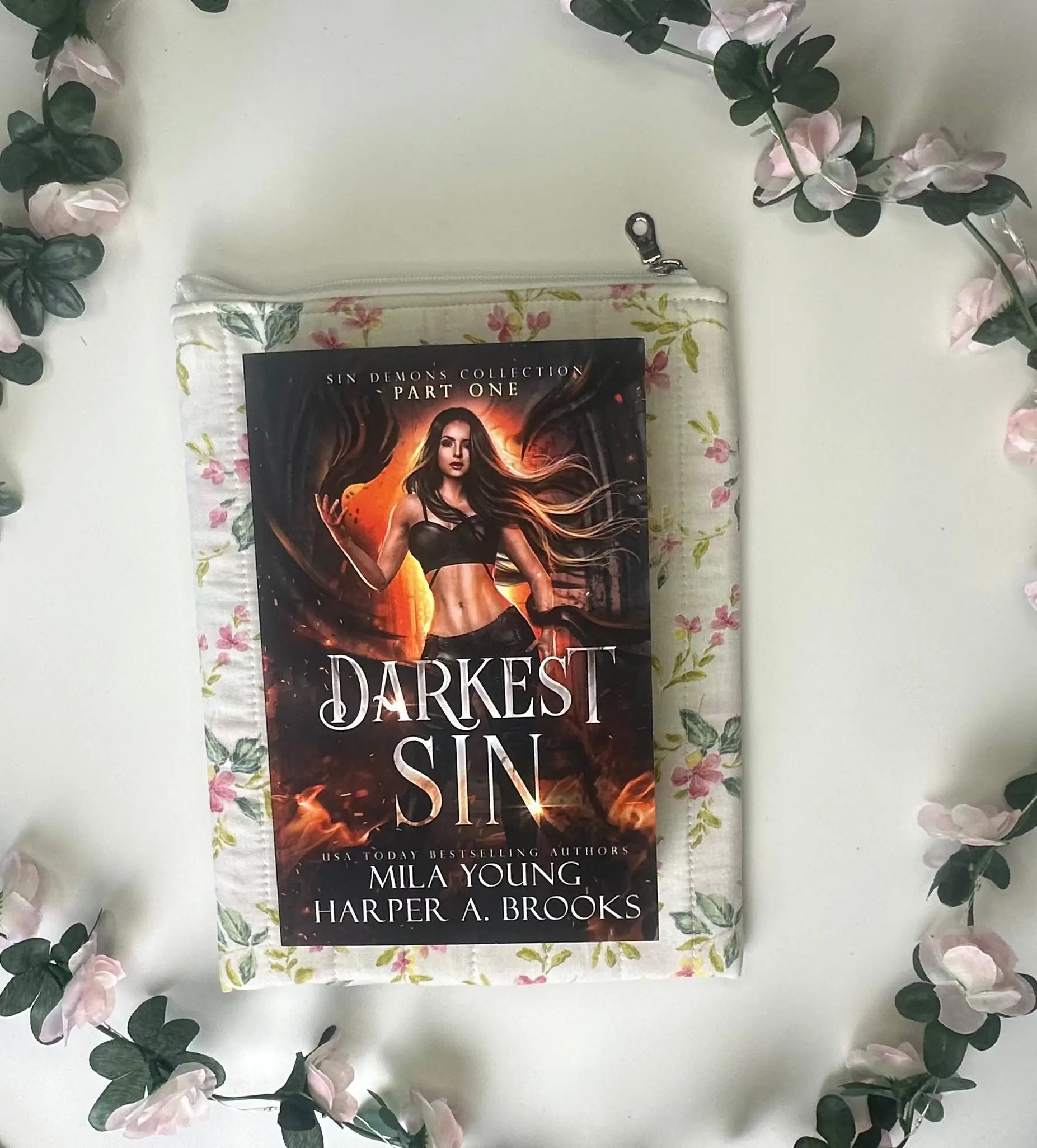 Fleur Quilted Book/ ipad Sleeve zippered Barb Wire Designs