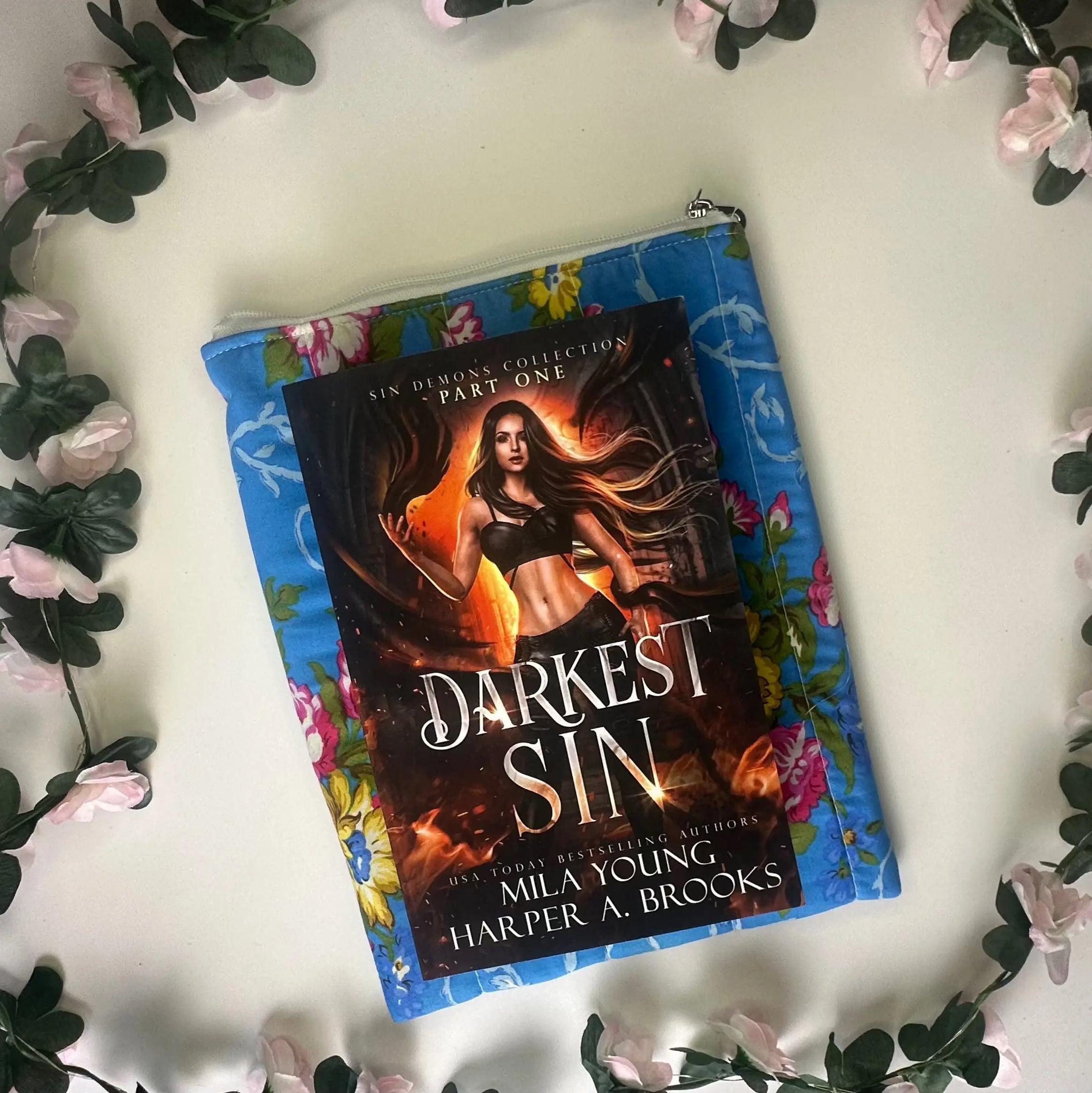 Kylie Zippered Quilted ipad sleeve Barb Wire Designs