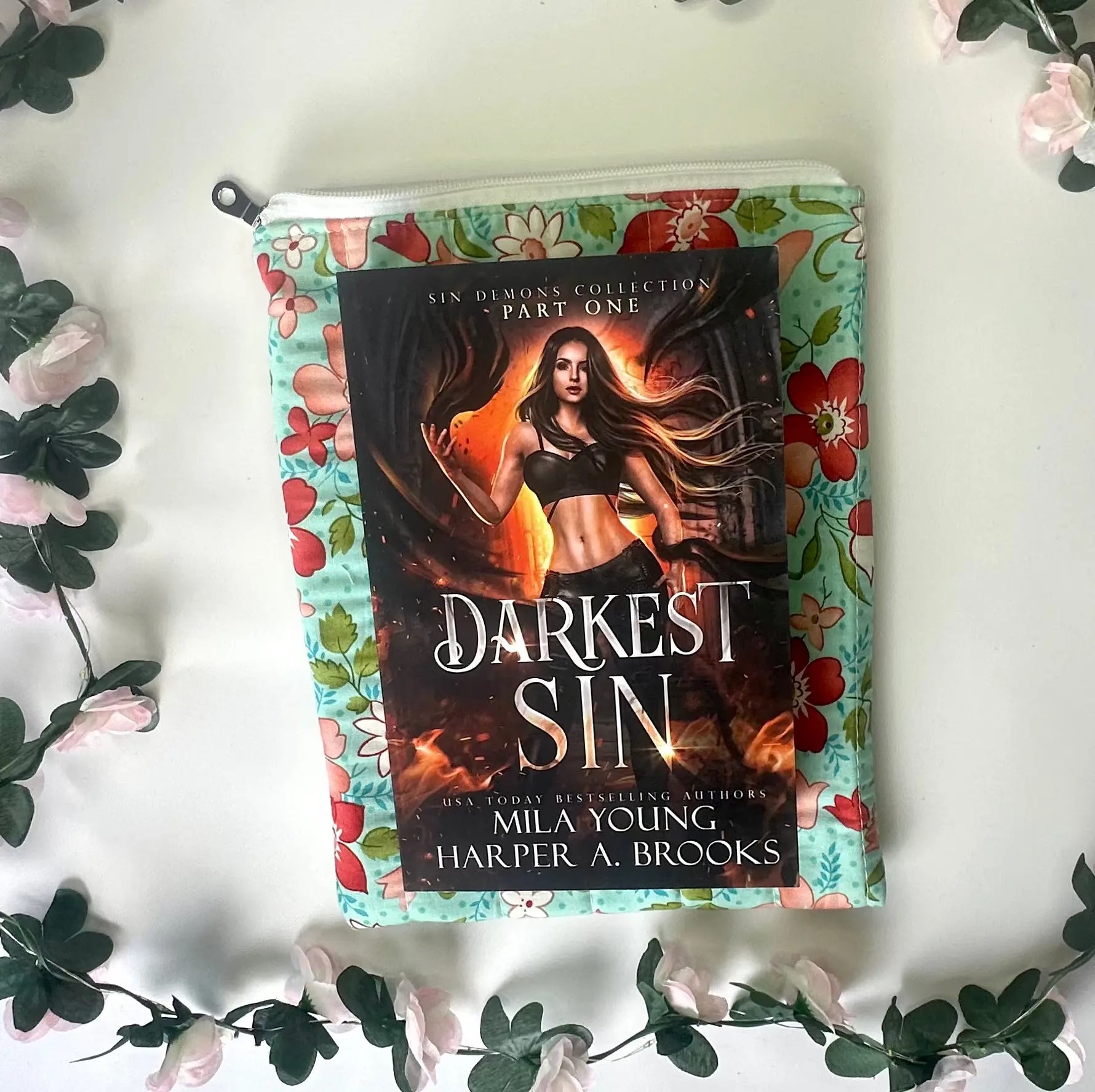 Rebecca Zippered ipad Quilted sleeve Barb Wire Designs