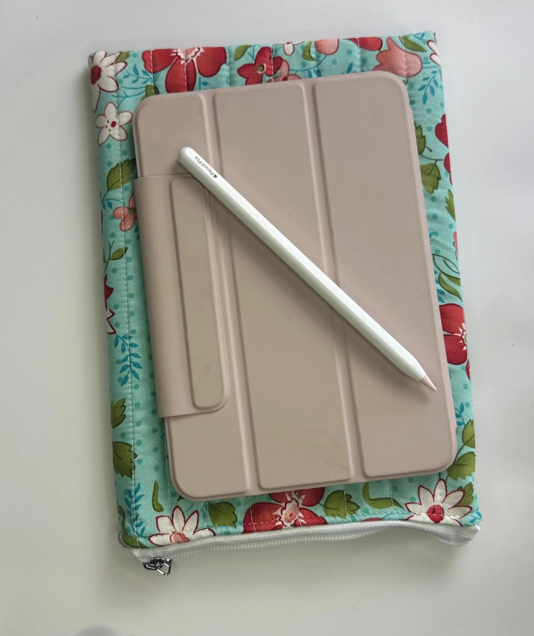 Rebecca Zippered ipad Quilted sleeve Barb Wire Designs